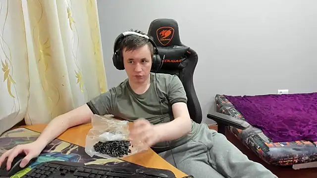 iliaskrislove online show from 12/21/25, 09:04