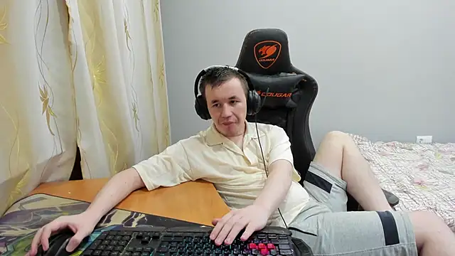 Snapshot of iliaskrislove chatting on 11/10/25, 10:48 iliaskrislove online show from 11/10/25, 10:48