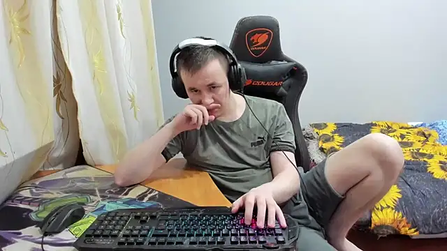 Snapshot of iliaskrislove chatting on 10/24/25, 01:37 iliaskrislove online show from 10/24/25, 01:37