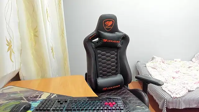 Snapshot of iliaskrislove chatting on 11/18/25, 02:53 iliaskrislove online show from 11/18/25, 02:53