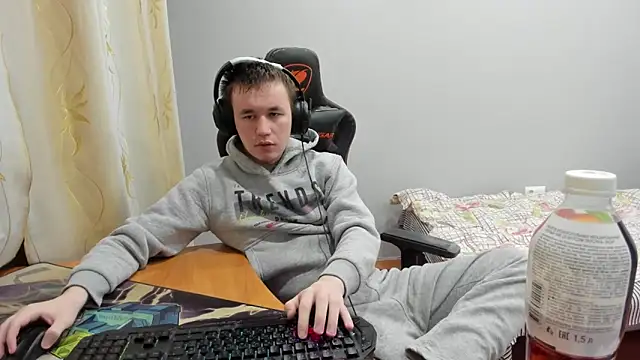 Snapshot of iliaskrislove chatting on 11/30/25, 01:28 iliaskrislove online show from 11/30/25, 01:28