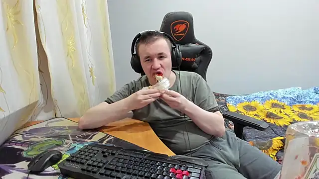 Snapshot of iliaskrislove chatting on 10/22/25, 10:19 iliaskrislove online show from 10/22/25, 10:19