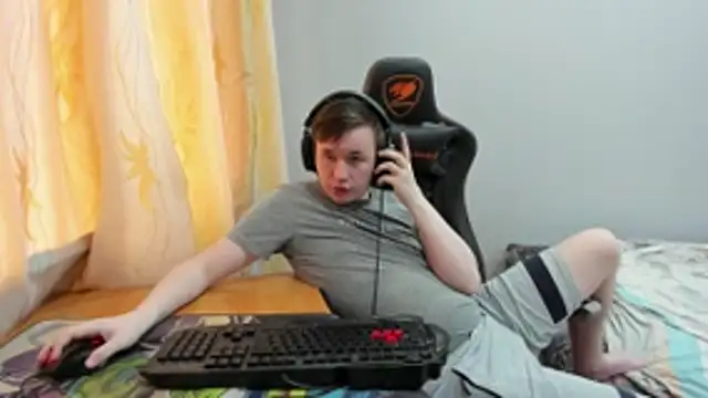 Snapshot of iliaskrislove chatting on 06/15/26, 02:34 iliaskrislove online show from 06/15/26, 02:34