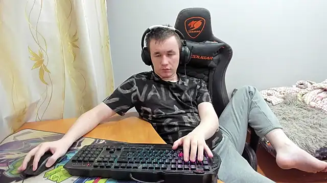 Snapshot of iliaskrislove chatting on 11/07/25, 12:48 iliaskrislove online show from 11/07/25, 12:48