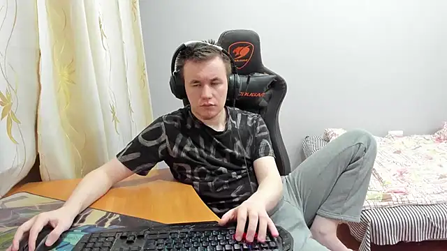 Snapshot of iliaskrislove chatting on 11/20/25, 01:12 iliaskrislove online show from 11/20/25, 01:12