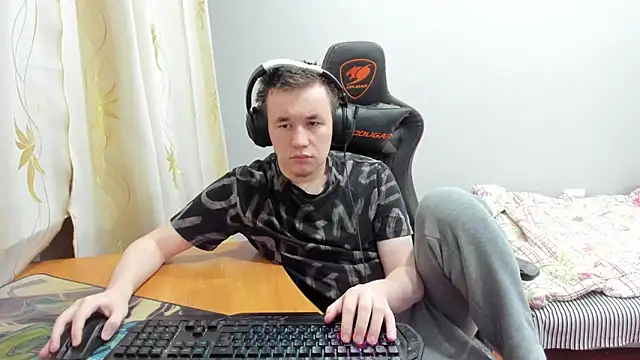 Snapshot of iliaskrislove chatting on 11/20/25, 01:06 iliaskrislove online show from 11/20/25, 01:06