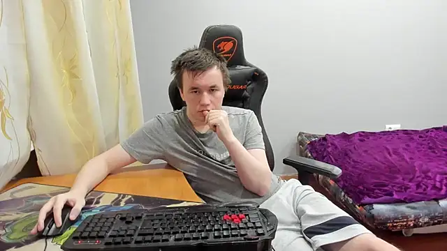 Snapshot of iliaskrislove chatting on 12/15/25, 01:55 iliaskrislove online show from 12/15/25, 01:55