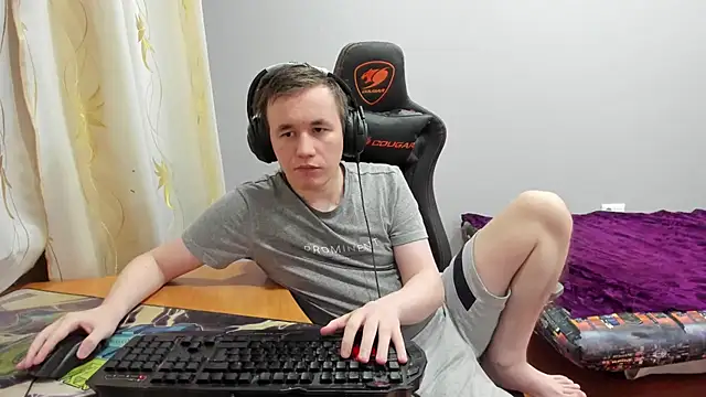 Snapshot of iliaskrislove chatting on 12/17/25, 04:34 iliaskrislove online show from 12/17/25, 04:34