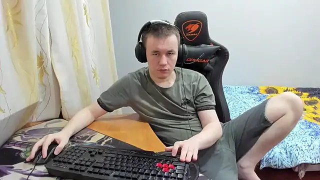 Snapshot of iliaskrislove chatting on 10/24/25, 04:06 iliaskrislove online show from 10/24/25, 04:06