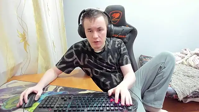 Snapshot of iliaskrislove chatting on 11/06/25, 12:42 iliaskrislove online show from 11/06/25, 12:42