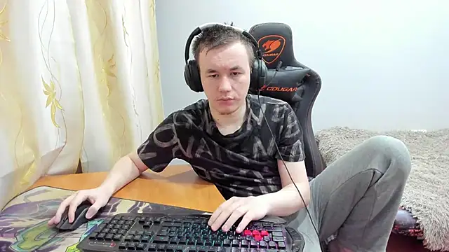 Snapshot of iliaskrislove chatting on 11/08/25, 12:09 iliaskrislove online show from 11/08/25, 12:09