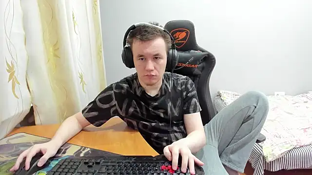 Snapshot of iliaskrislove chatting on 11/19/25, 04:12 iliaskrislove online show from 11/19/25, 04:12