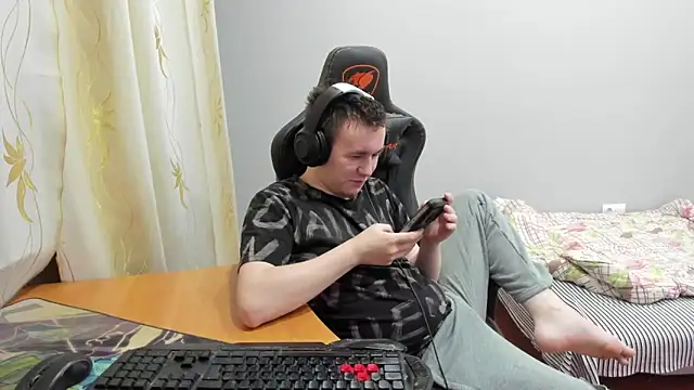 Snapshot of iliaskrislove chatting on 11/21/25, 07:35 iliaskrislove online show from 11/21/25, 07:35