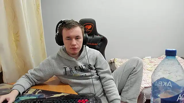 Snapshot of iliaskrislove chatting on 12/01/25, 04:13 iliaskrislove online show from 12/01/25, 04:13