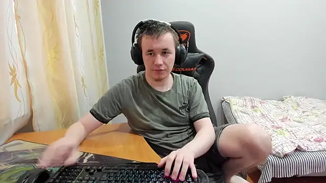 Snapshot of iliaskrislove chatting on 11/17/25, 11:47 iliaskrislove online show from 11/17/25, 11:47