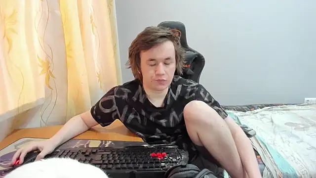 iliaskrislove online show from 04/14/26, 02:33