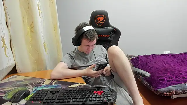 Snapshot of iliaskrislove chatting on 12/15/25, 02:01 iliaskrislove online show from 12/15/25, 02:01