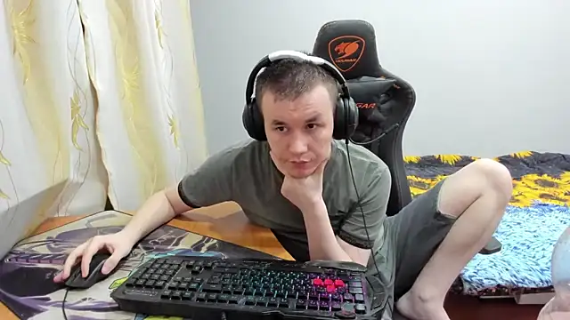 Snapshot of iliaskrislove chatting on 10/20/25, 06:19 iliaskrislove online show from 10/20/25, 06:19