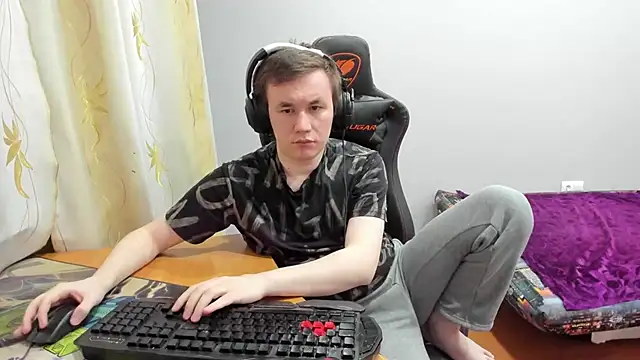 iliaskrislove online show from 12/22/25, 10:43