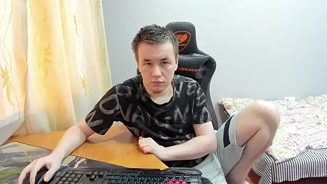 Snapshot of iliaskrislove chatting on 11/23/25, 08:35 iliaskrislove online show from 11/23/25, 08:35