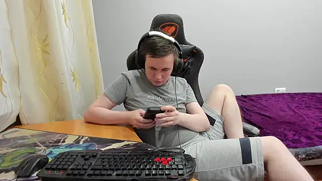 Snapshot of iliaskrislove chatting on 12/16/25, 03:27 iliaskrislove online show from 12/16/25, 03:27