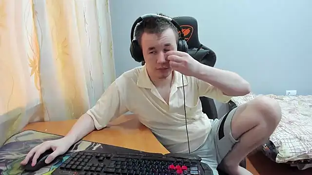 Snapshot of iliaskrislove chatting on 11/10/25, 10:20 iliaskrislove online show from 11/10/25, 10:20