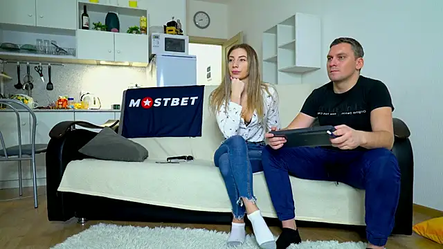 Snapshot of littlesweettifany chatting on 12/22/24, 12:27 littlesweettifany online show from 12/22/24, 12:27