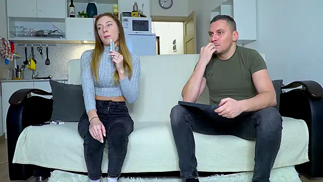 Snapshot of littlesweettifany chatting on 12/04/25, 11:20 littlesweettifany online show from 12/04/25, 11:20