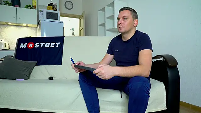 Snapshot of littlesweettifany chatting on 12/18/24, 03:00 littlesweettifany online show from 12/18/24, 03:00