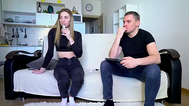 Snapshot of littlesweettifany chatting on 03/07/25, 12:23 littlesweettifany online show from 03/07/25, 12:23