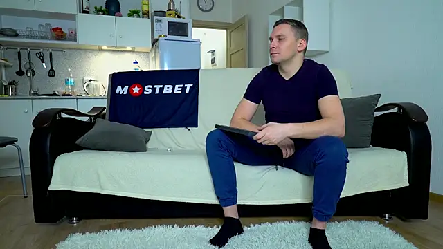 Snapshot of littlesweettifany chatting on 01/14/25, 10:06 littlesweettifany online show from 01/14/25, 10:06