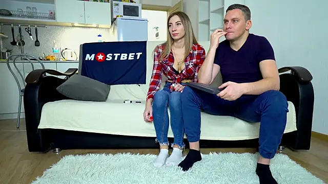 Snapshot of littlesweettifany chatting on 01/14/25, 01:17 littlesweettifany online show from 01/14/25, 01:17