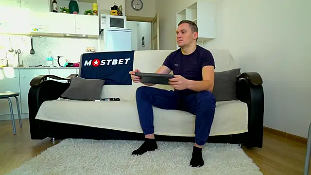 Snapshot of littlesweettifany chatting on 12/18/24, 08:53 littlesweettifany online show from 12/18/24, 08:53