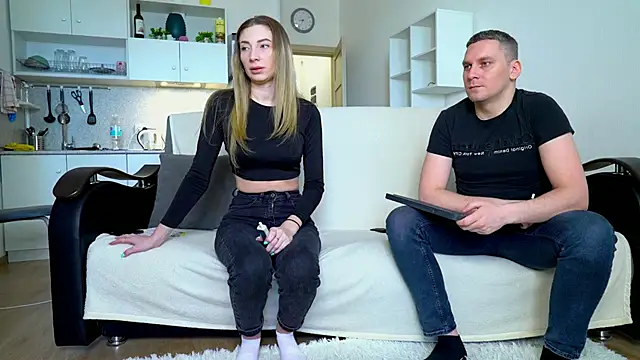 Snapshot of littlesweettifany chatting on 03/19/25, 12:34 littlesweettifany online show from 03/19/25, 12:34