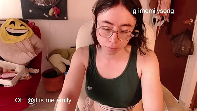 Snapshot of emily_pearl_ chatting on 03/03/26, 04:03 emily pearl online show from 03/03/26, 04:03