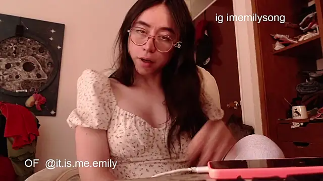 Snapshot of emily_pearl_ chatting on 03/12/26, 09:08 emily pearl online show from 03/12/26, 09:08