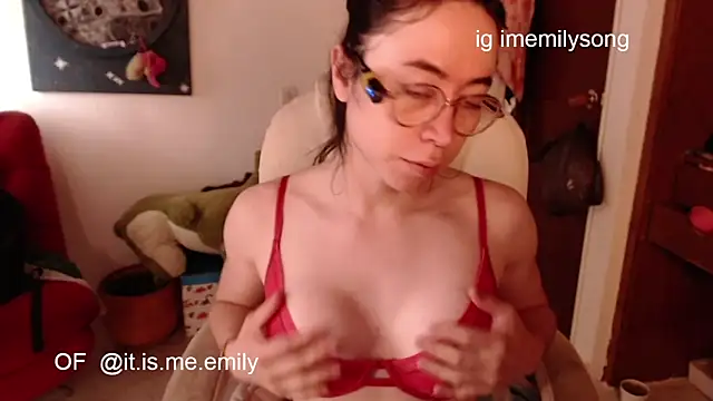 Snapshot of emily_pearl_ chatting on 03/07/26, 03:17 emily pearl online show from 03/07/26, 03:17