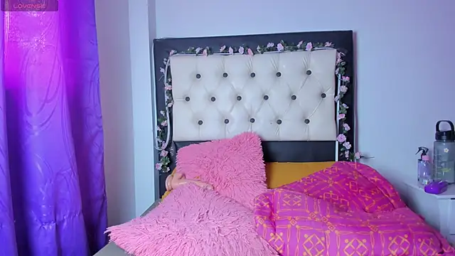 Snapshot of Veeronica_Smith chatting on 02/17/25, 01:11 Veeronica Smith online show from 02/17/25, 01:11