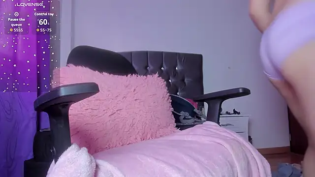 Snapshot of Veeronica_Smith chatting on 09/24/25, 02:23 Veeronica Smith online show from 09/24/25, 02:23