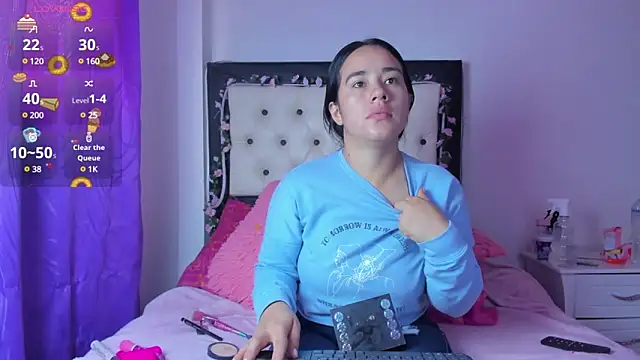 Snapshot of Veeronica_Smith chatting on 02/14/25, 01:29 Veeronica Smith online show from 02/14/25, 01:29