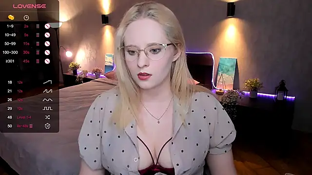 Aemilia  online show from 03/03/25, 02:11