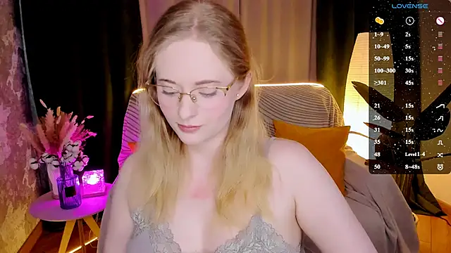 Aemilia  online show from 02/08/26, 06:33