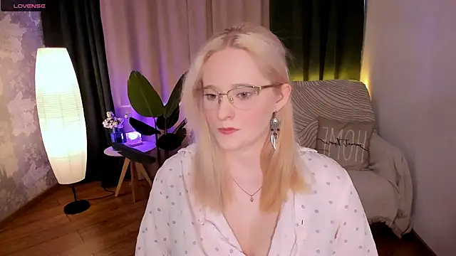 Aemilia  online show from 02/16/25, 08:54