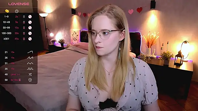 Aemilia  online show from 10/03/25, 08:49