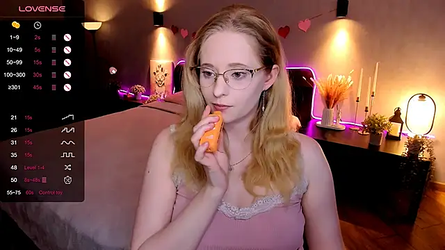 Aemilia  online show from 11/17/25, 08:29