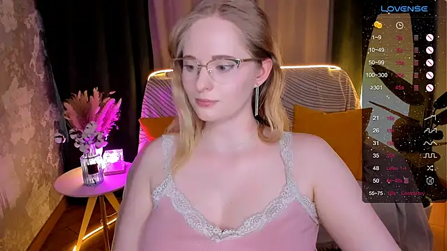 Aemilia  online show from 02/15/26, 07:51