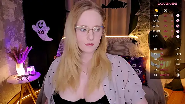 Aemilia  online show from 10/27/25, 08:37