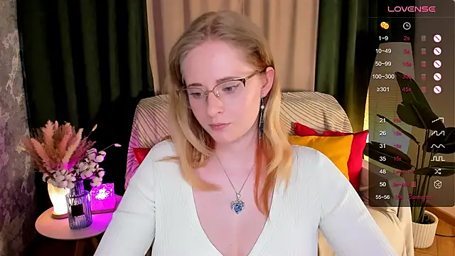 Aemilia  online show from 04/29/26, 08:29