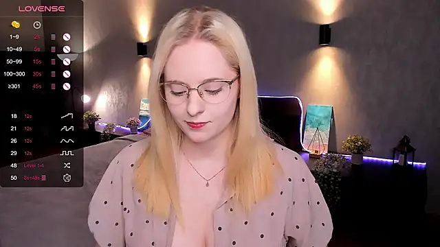 Aemilia  online show from 03/16/25, 08:32