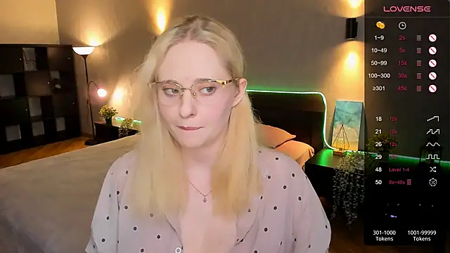 Aemilia  online show from 03/14/25, 08:42